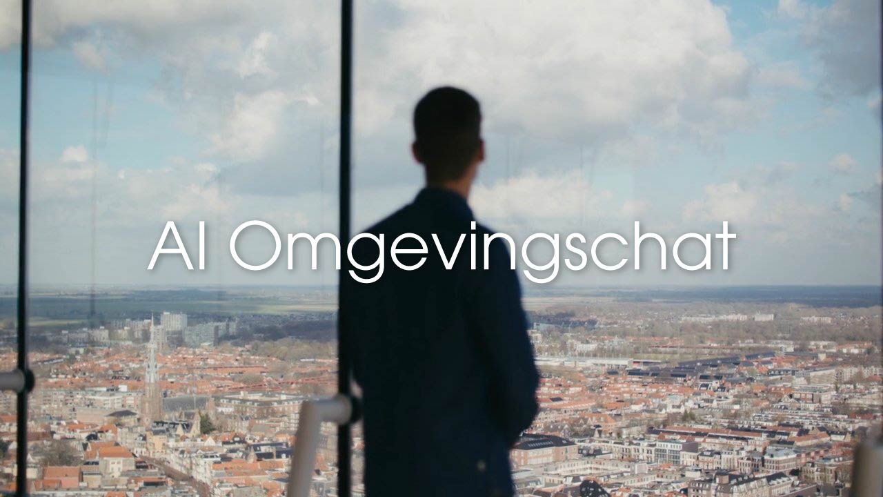 Man kijkt uit over Leeuwarden vanuit de Achmeatoren